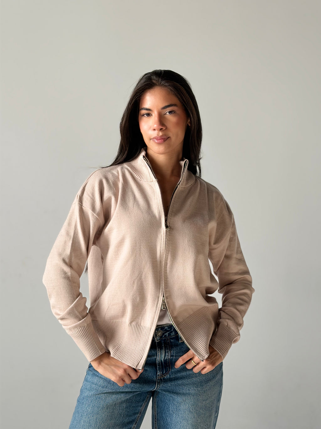 Zip-Up knit Cardigan in Beige