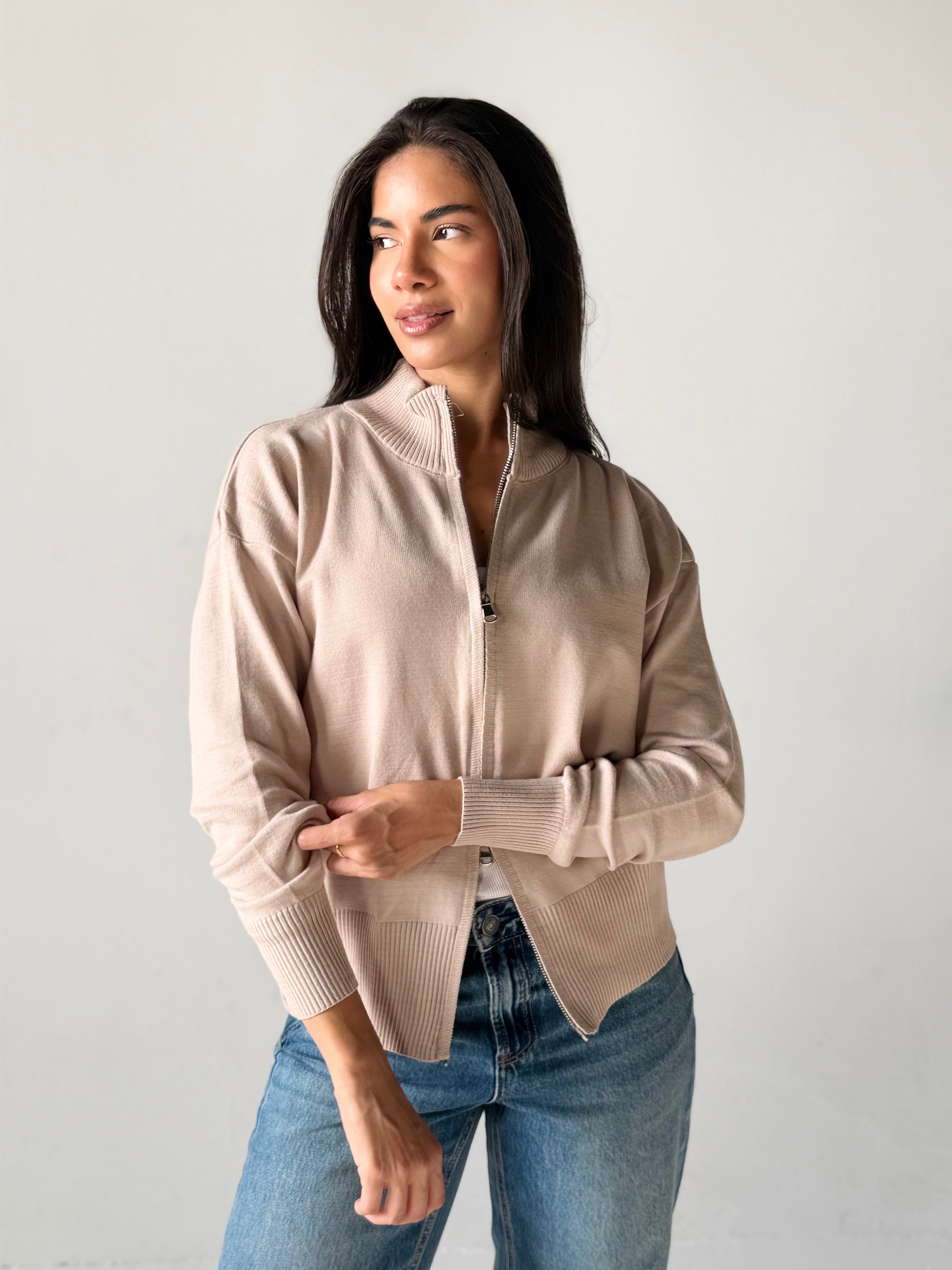 Zip-Up knit Cardigan in Beige