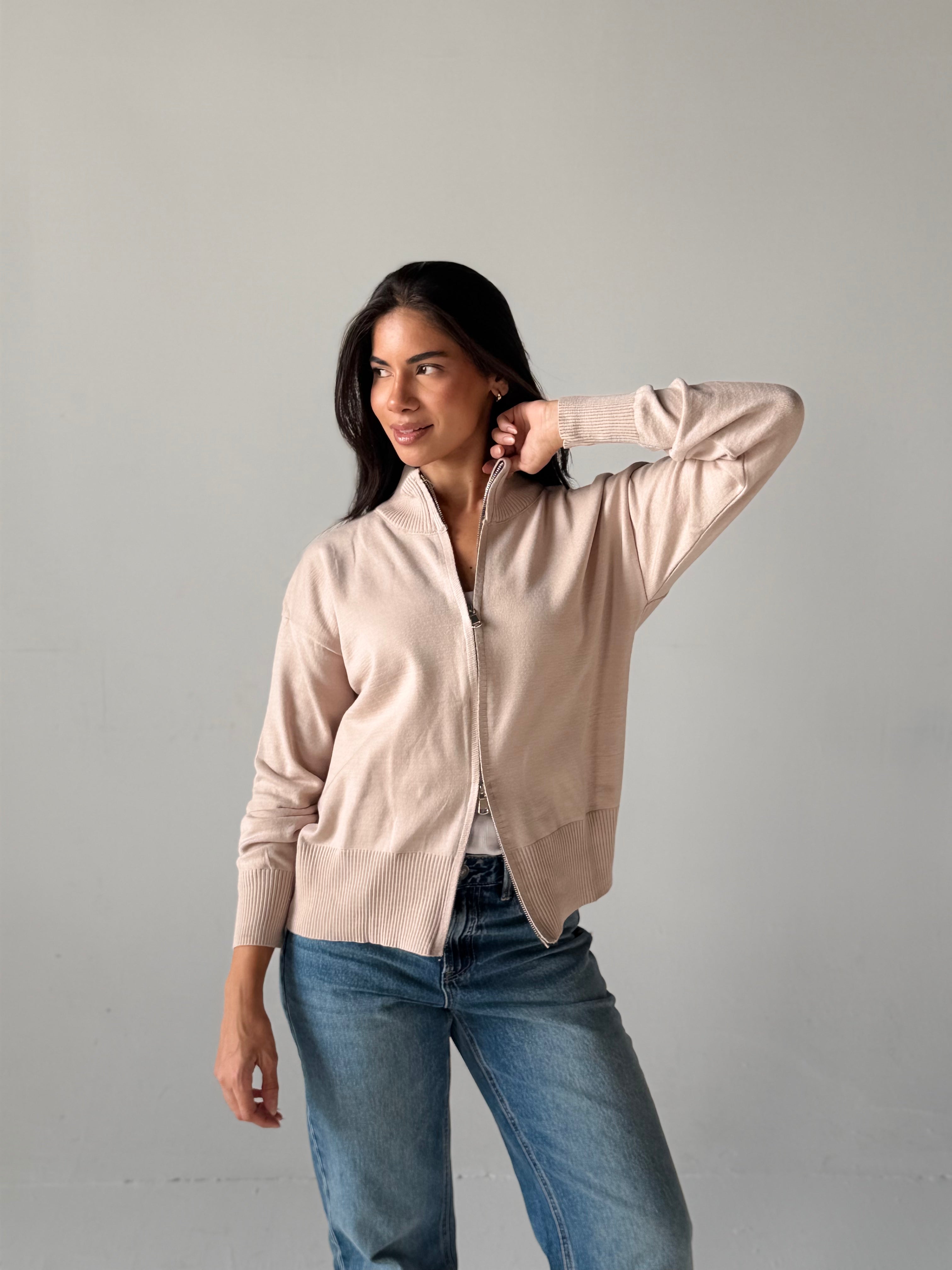 Zip-Up knit Cardigan in Beige