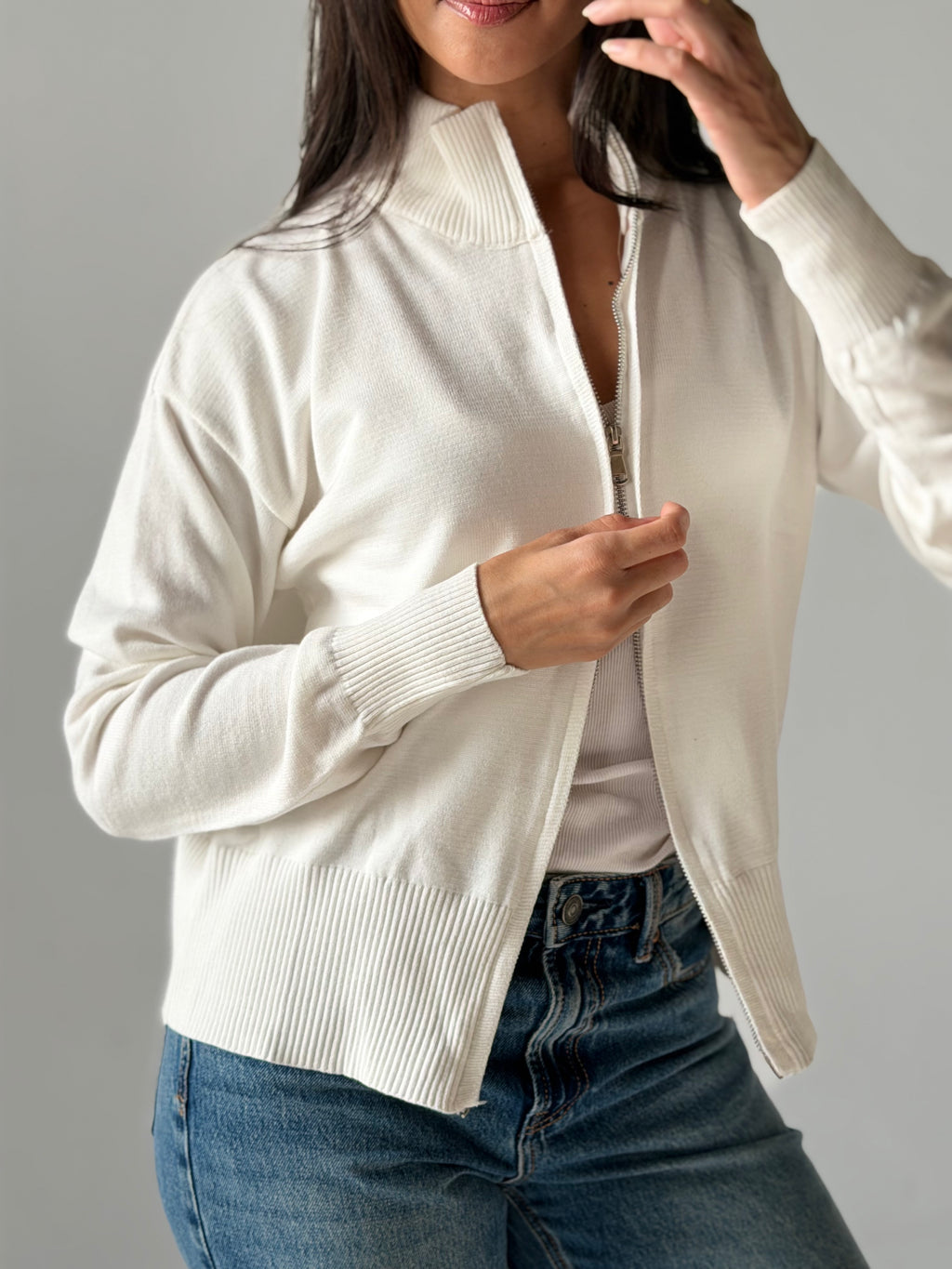 Zip-Up knit Cardigan in White